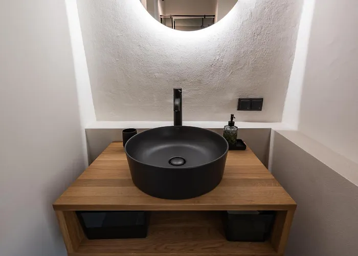 Luxury Design In Center شقة *