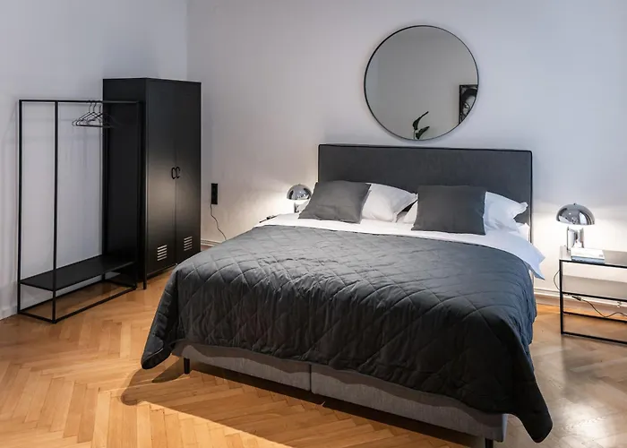 Luxury Design In Center شقة *