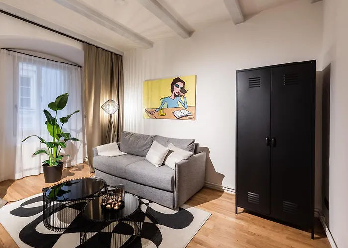 Luxury Design In Center شقة