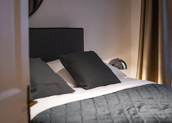 Luxury Design In Center شقة *