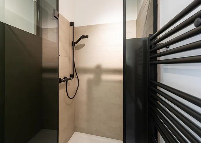 Luxury Design In Center شقة *